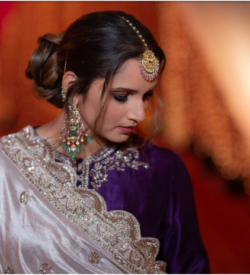 Sania Mirza Gets into The Wedding Groove Ahead of Sister Anam's Marriage |  SEE PHOTOS