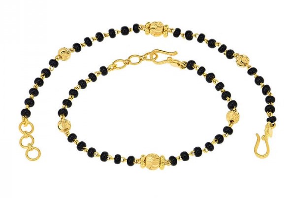 Buy quality Gold Ms Black Moti Heart Shape Ledies Bracelet in Ahmedabad