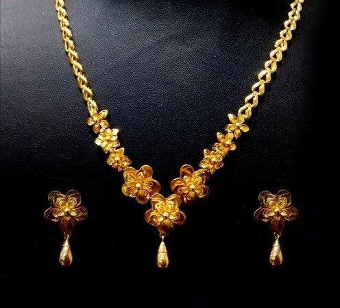 Light Weight Gold Necklace Set