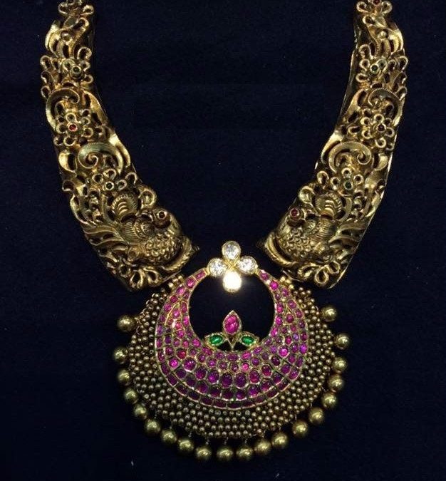 https://www.dhanalakshmijewellers.com/wp-content/uploads/2020/05/AntiqueGoldNecklace39-626x675.jpg