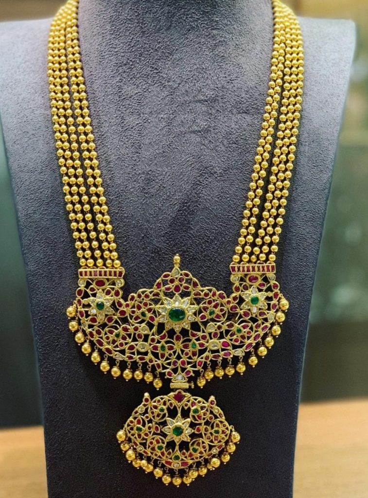 Gold Necklace Designs with Kundan pendants