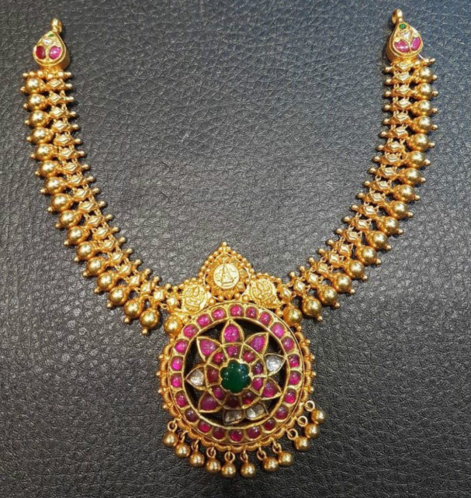 Gold Necklace Designs with Kundan pendants
