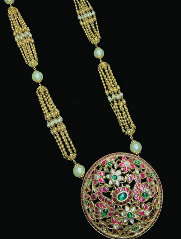 Gold Necklace Designs with Kundan pendants