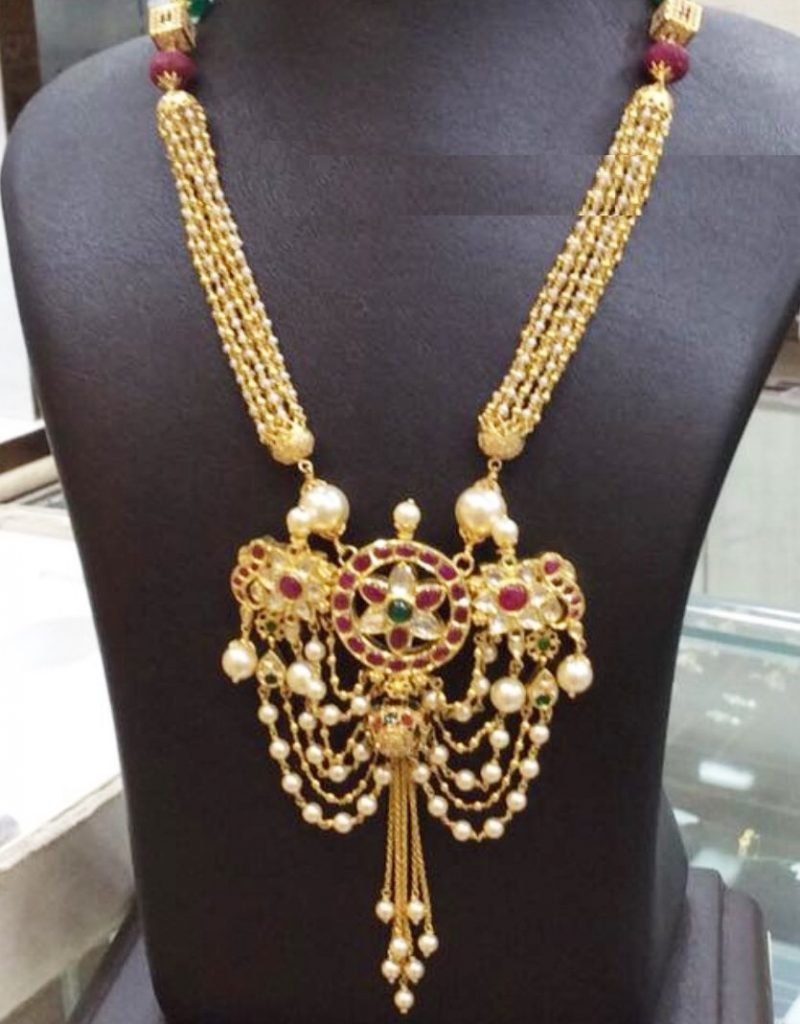 Gold Necklace Designs with Kundan pendants