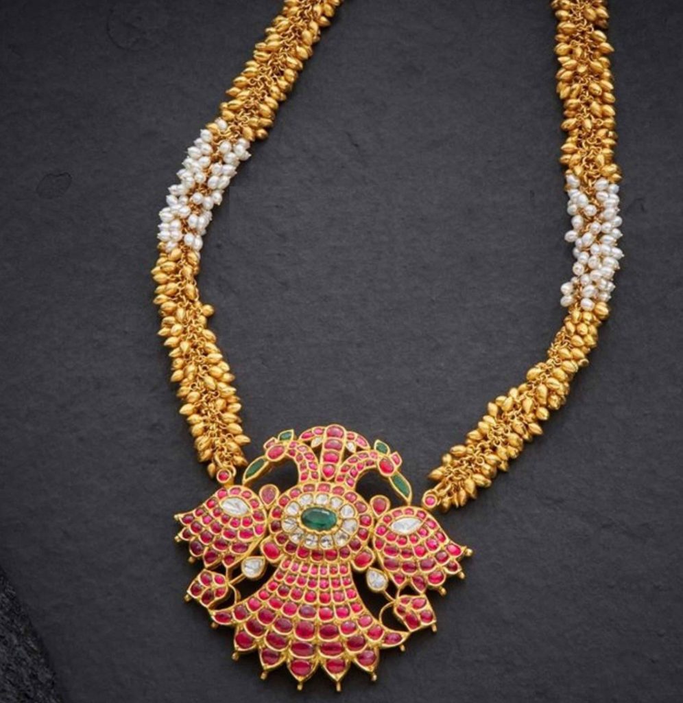 Gold Necklace Designs with Kundan pendants