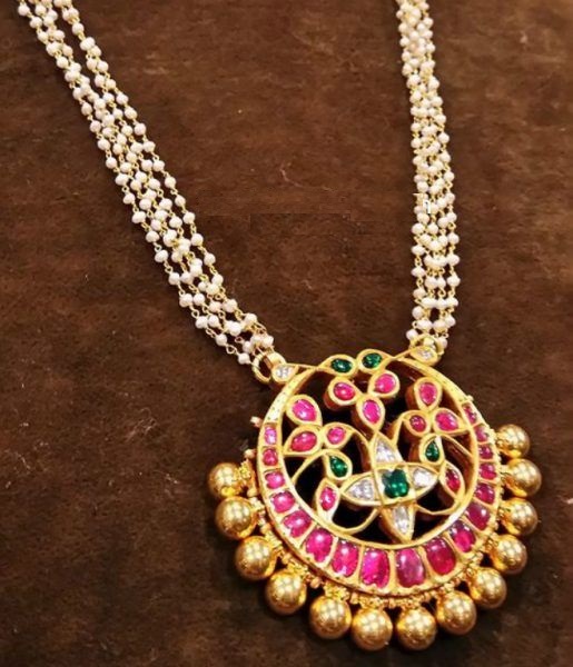 Gold Necklace Designs with Kundan pendants