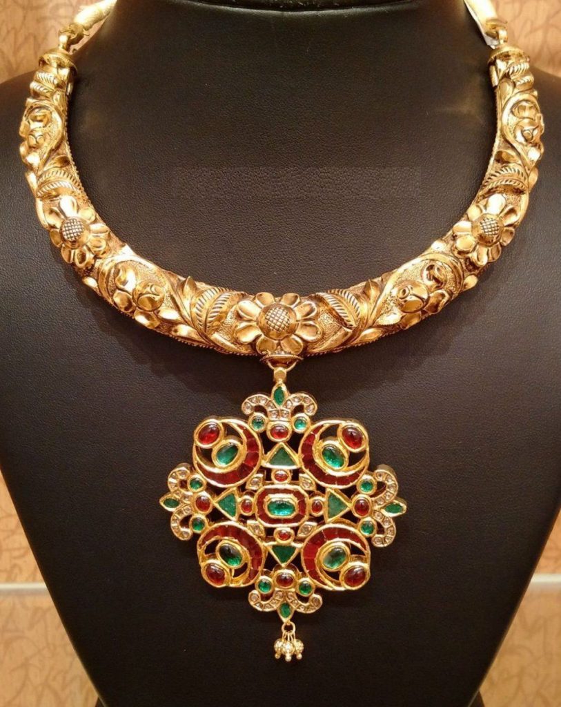 Gold Necklace Designs with Kundan pendants