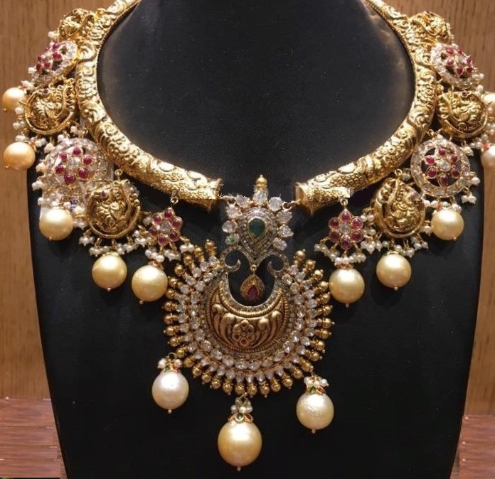 Antique gold nakshi kante necklace with Lakshmi pendant photo | Diamond  wedding jewelry, Antique gold jewelry, Bridal jewelry