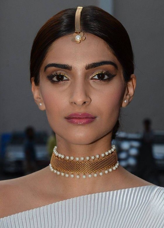 Sonam Kapor , Pearl Choker Necklace