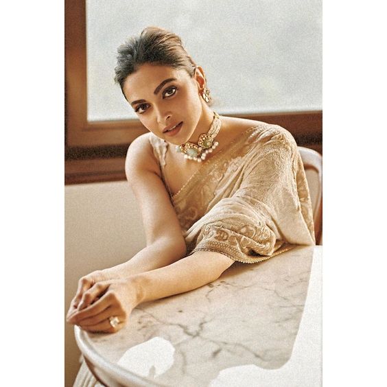 Deepika Padukone, Pearl Choker Necklace