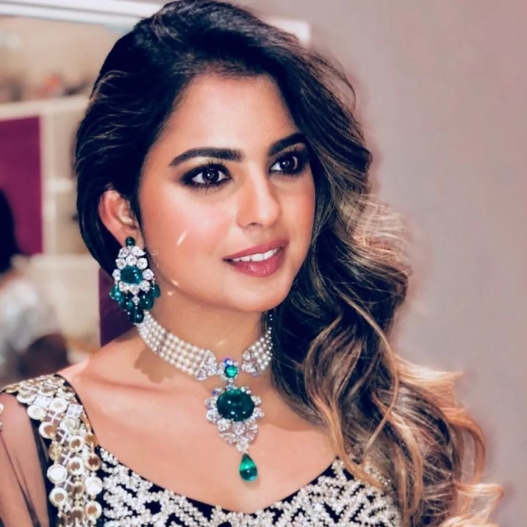 Isha Ambani , Pearl Choker Necklace