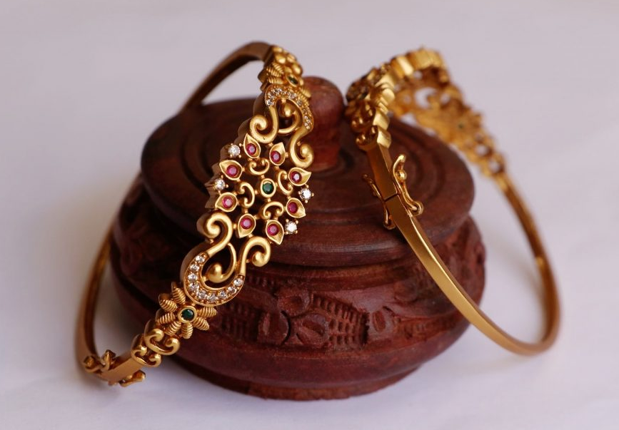 Classy Link Gold Bracelet For Men