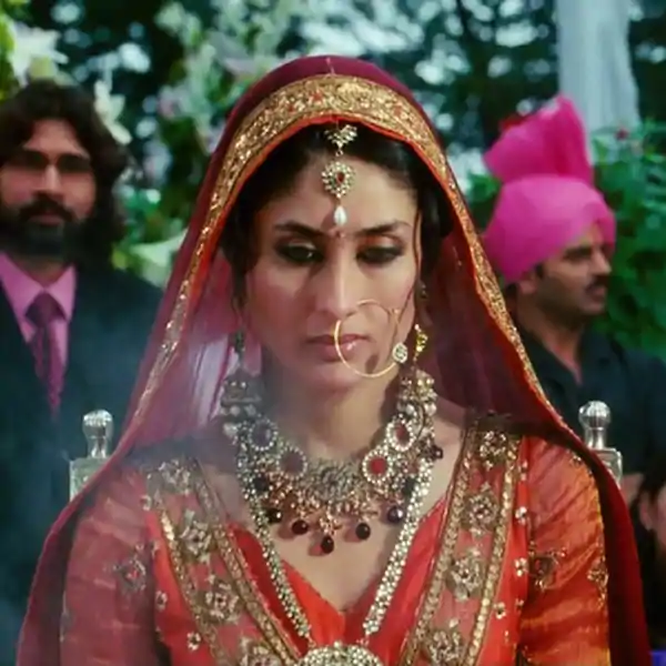 Kareena kapoor on sale pearl ring