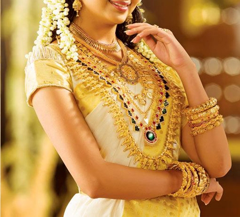 Kerala bride|Kerala Bridal Jewelry|Kasavu sarees|Mullamottu Mala|Kasu Mala|Manga Mala|Poothali Mala|Elakkathali|Palakka Mala