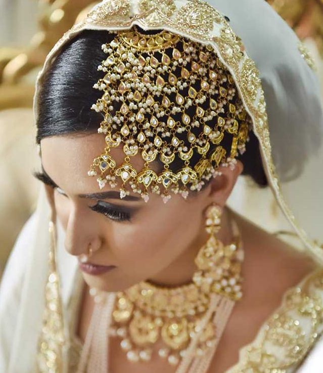 10 Maang Tikka Hairstyles For The Wedding Season  Be Beautiful India