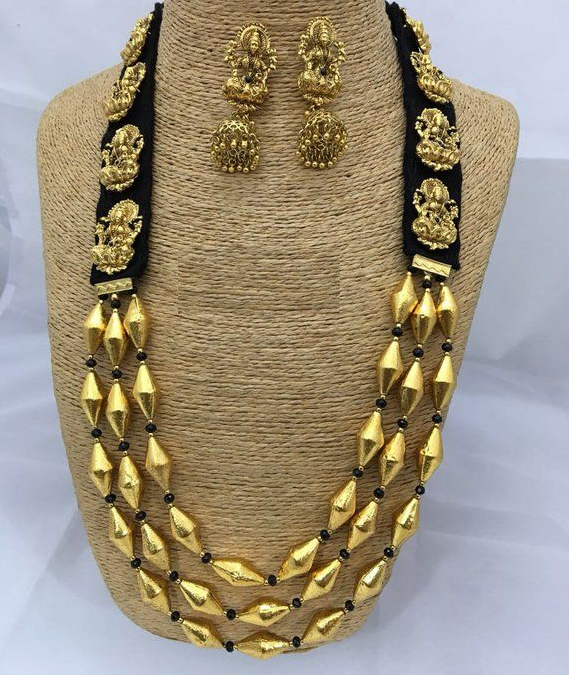 Dholki necklace in black thread