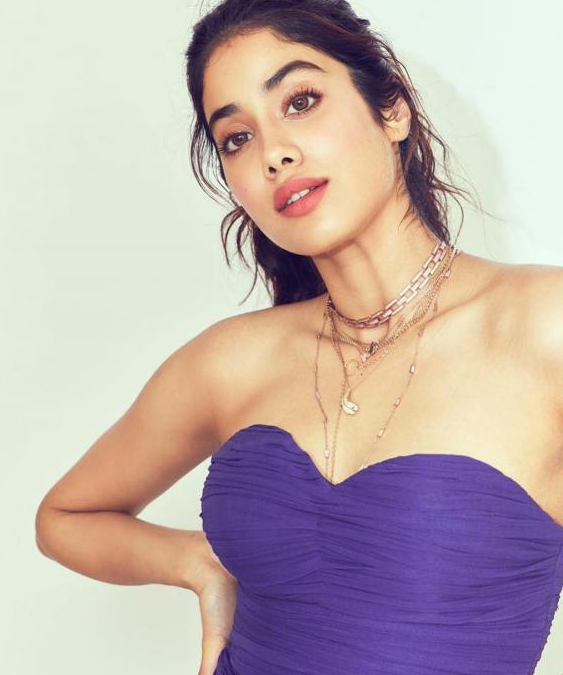 Jhanvi Kapoor| Layered necklace Jhanvi Kapoor