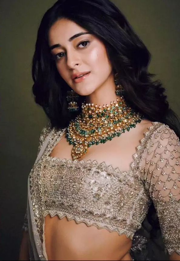 Ananya Panday Jewelry|Chunky Panday|emerald choker necklace in gold|Bridal jewelry|emerald jhumkas