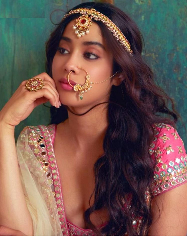 Polki Jewelry|Jhanvi Kapoor|Sridevi daughter|Boney Kapoor|Bridal Jewelry|Jhanvi Kapoor in bridal photoshhot|Manish Malhotra|Matha Patti|maang tikka|nose ring