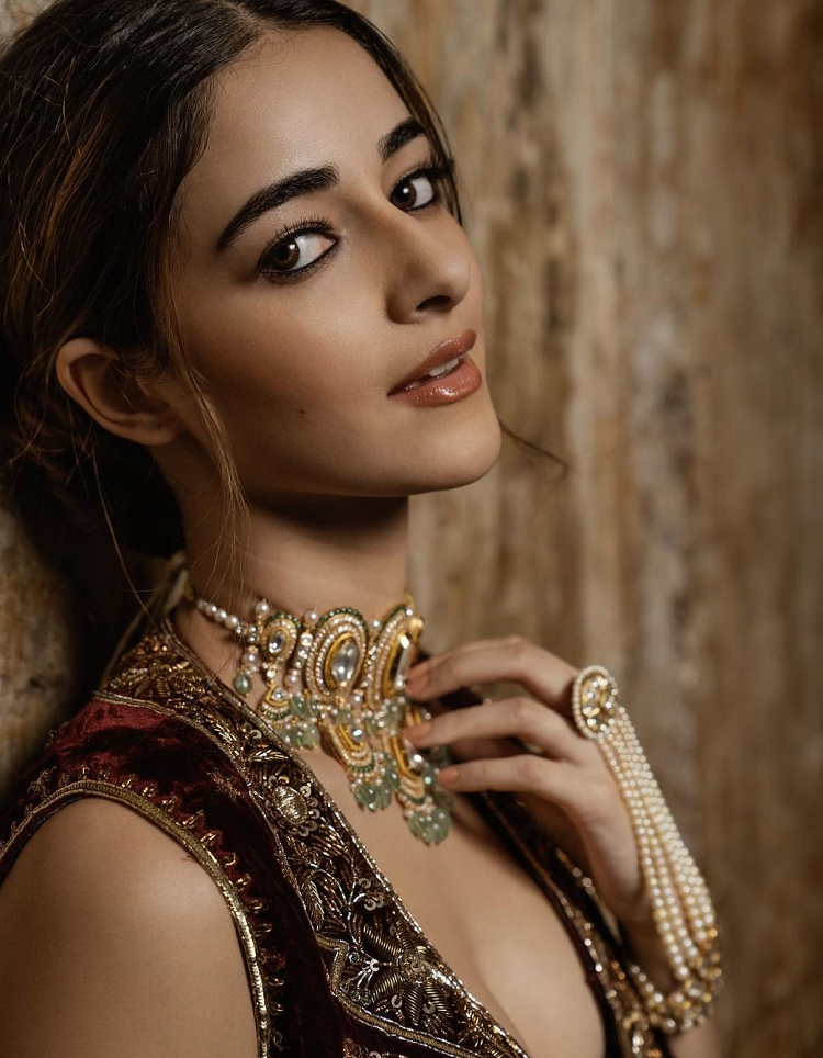 Ananya Panday Jewelry|Chunky Panday|Pastel Jewelry|Pearl hand harness bracelet|haath phool