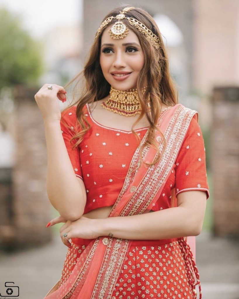 Matha patti deals designs in gold