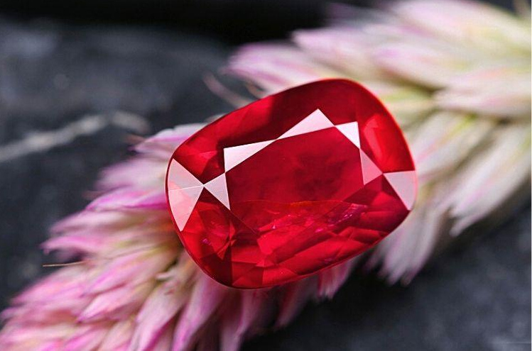 Ruby gemstone|ways to tell if ruby is real|real ruby|synthetic ruby|imitation ruby