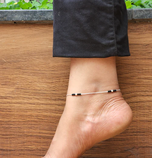 Black anklet for one leg